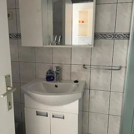 By The Sea Zaklopatica - - 13214 דירה *