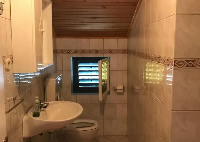 By The Sea Zaklopatica - - 13214 *